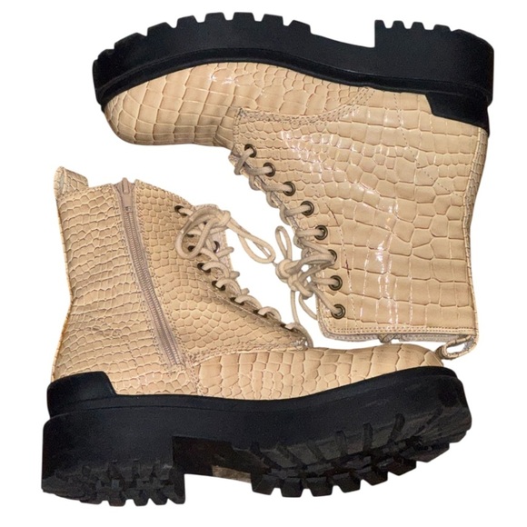 Urban Outfitters Chelsea Boot Grunge Goth Chunky Croc Platform Combat Ivory Sz 8 - Picture 6 of 15